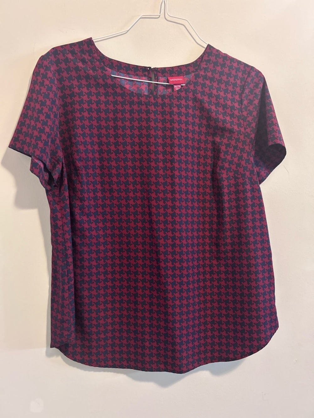 Merona Burgundy & Navy‎ Houndstooth Short Sleeve Blouse